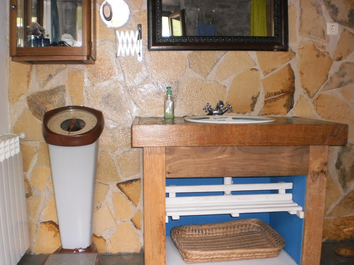 Larraenea Bed And Breakfast Lesaka Exterior photo