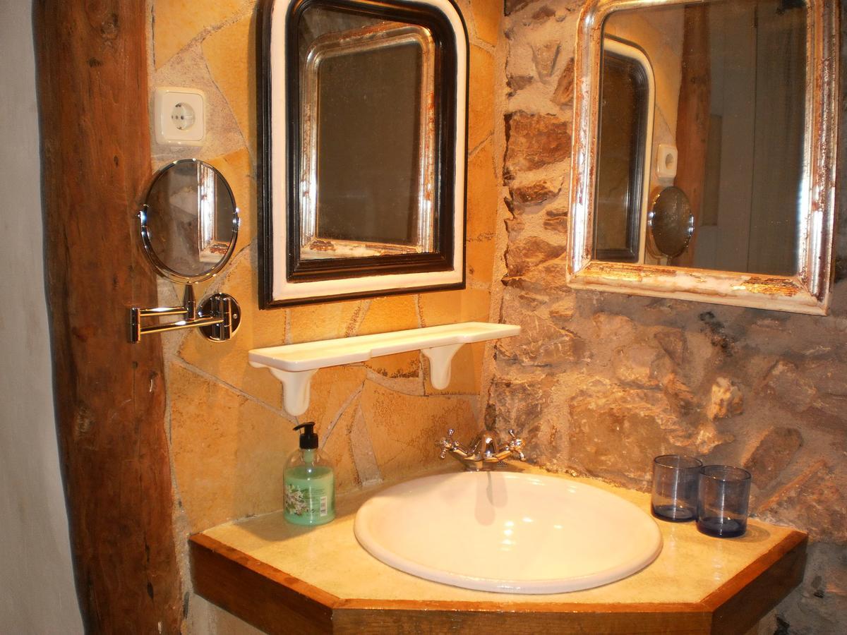 Larraenea Bed And Breakfast Lesaka Exterior photo